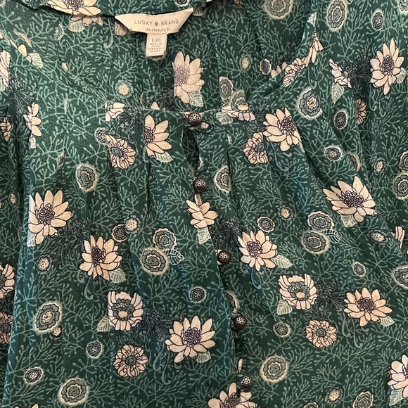 Dark green long sleeve flowered blouse. Size large. Lucky brand. 5 buttons. - Picture 5 of 5